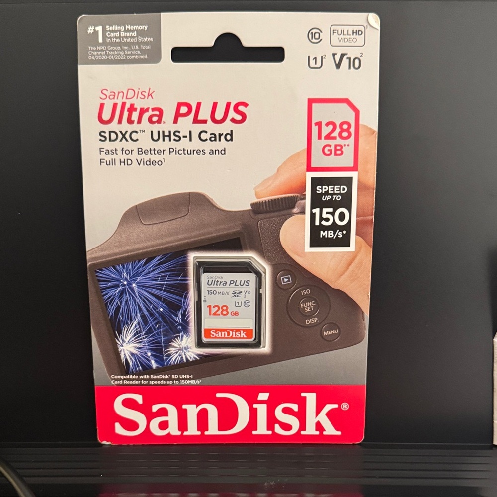 SanDisk Ultra PLUS 128GB SDXC UHS-I Card - Red and Black